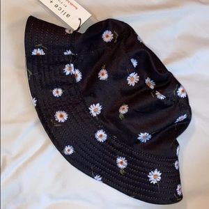 new w tag reversible bucket hat